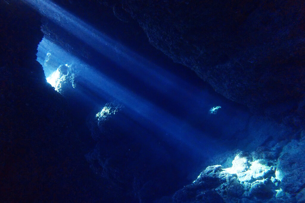 夏のアーラ洞窟