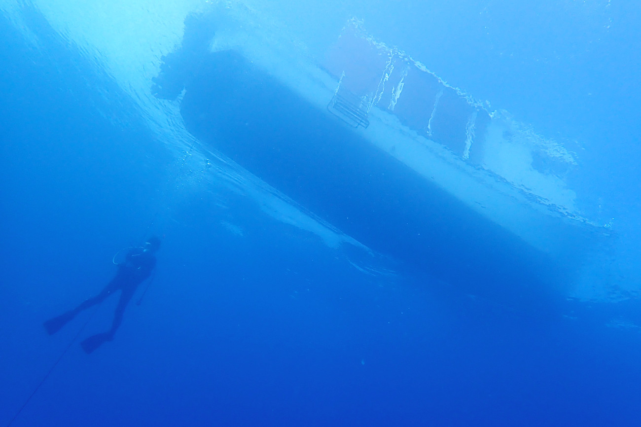 ベタ凪の海
