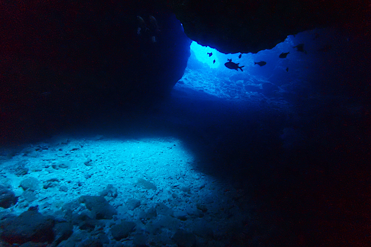 シチューガマの洞窟